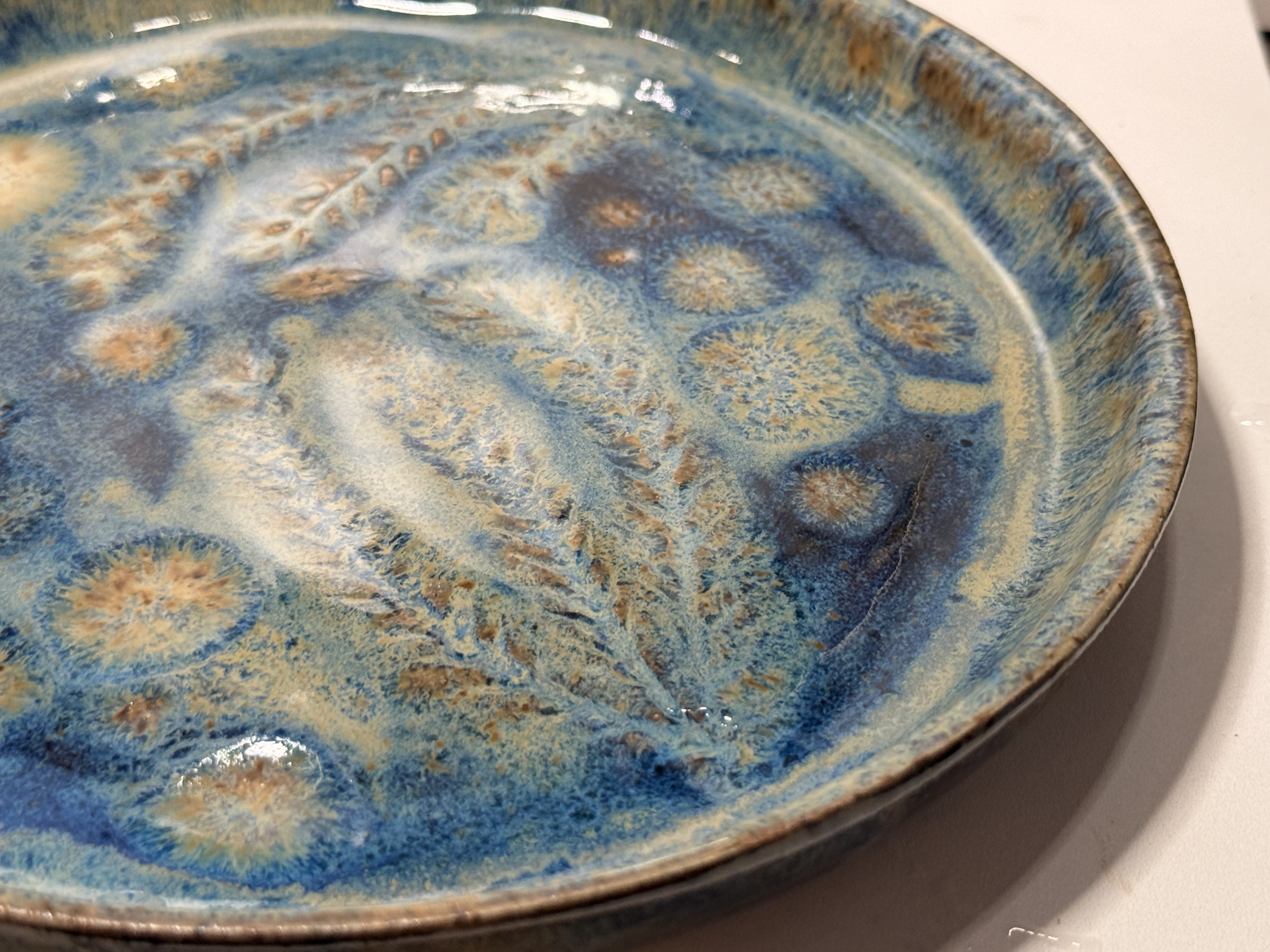 Another detail of the blue and pale glaze.